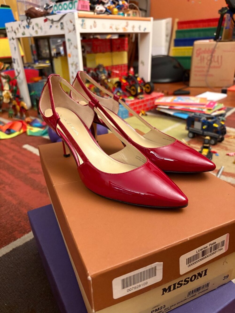Beautiful Via Spiga “Janice” heels in glossy red patent leather. size 8.5